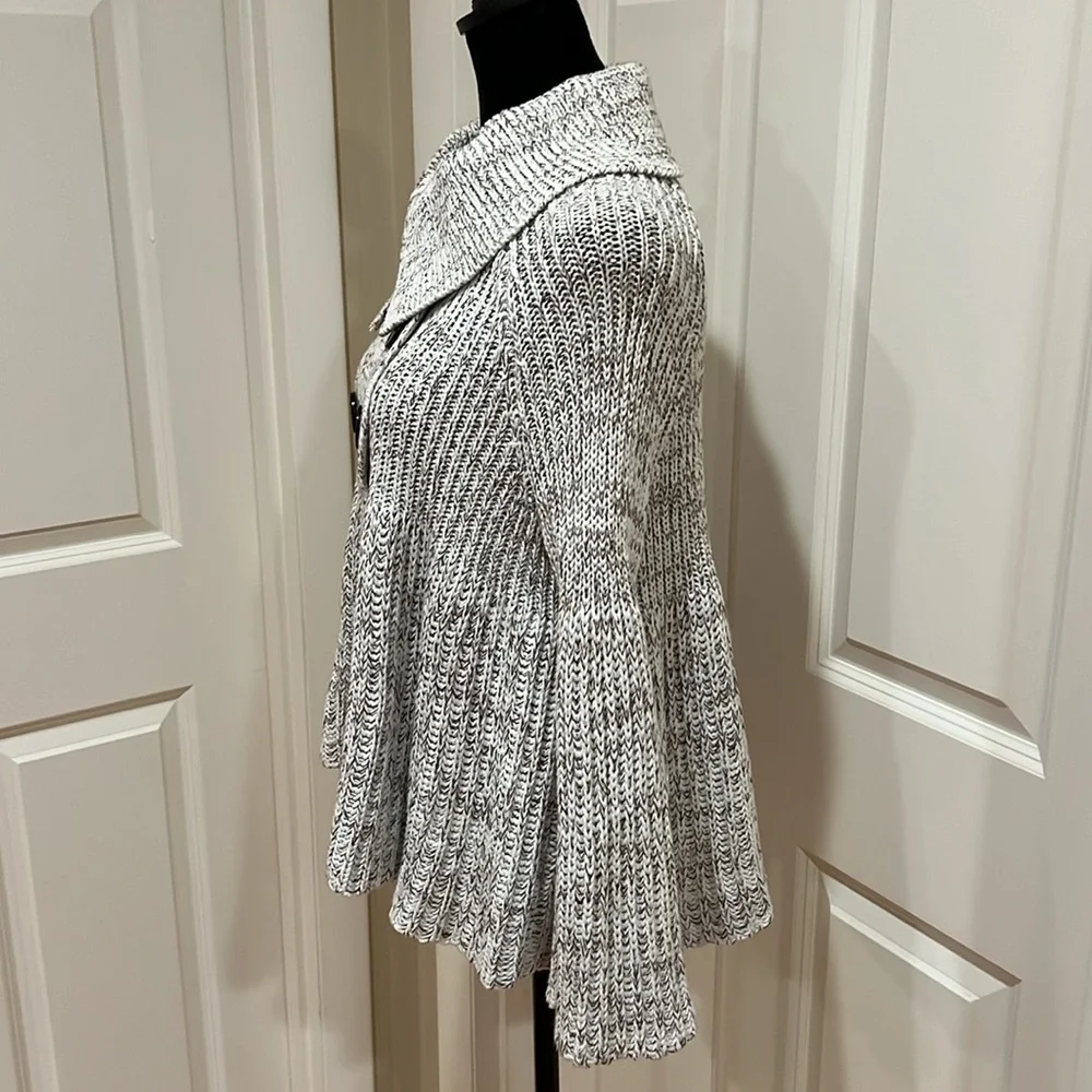 Cache, woman’s, M, button down front, cardigan. Excellent condition. - Picture 3 of 4